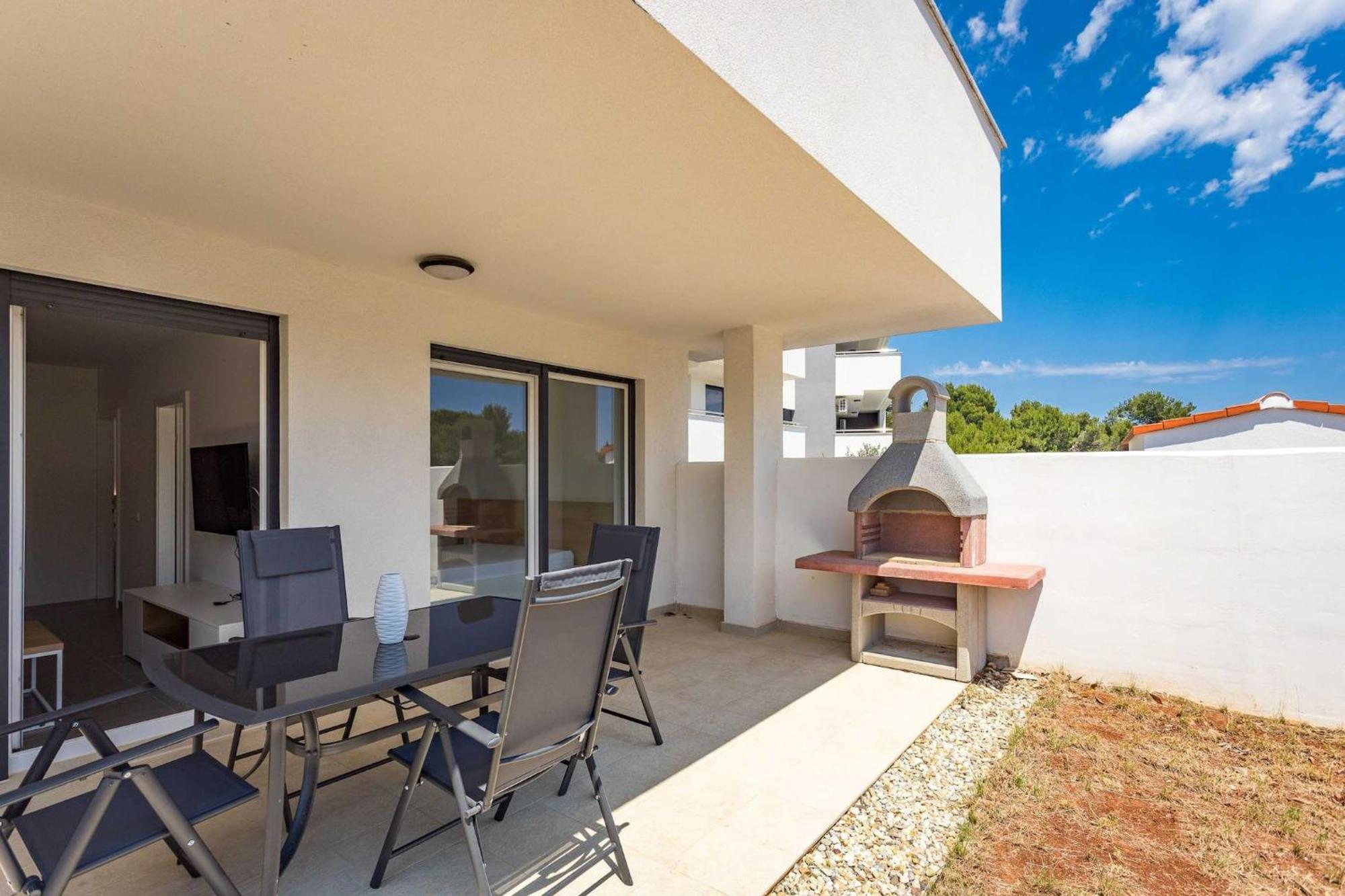 Apartments At Villa Frida Premantura Extérieur photo