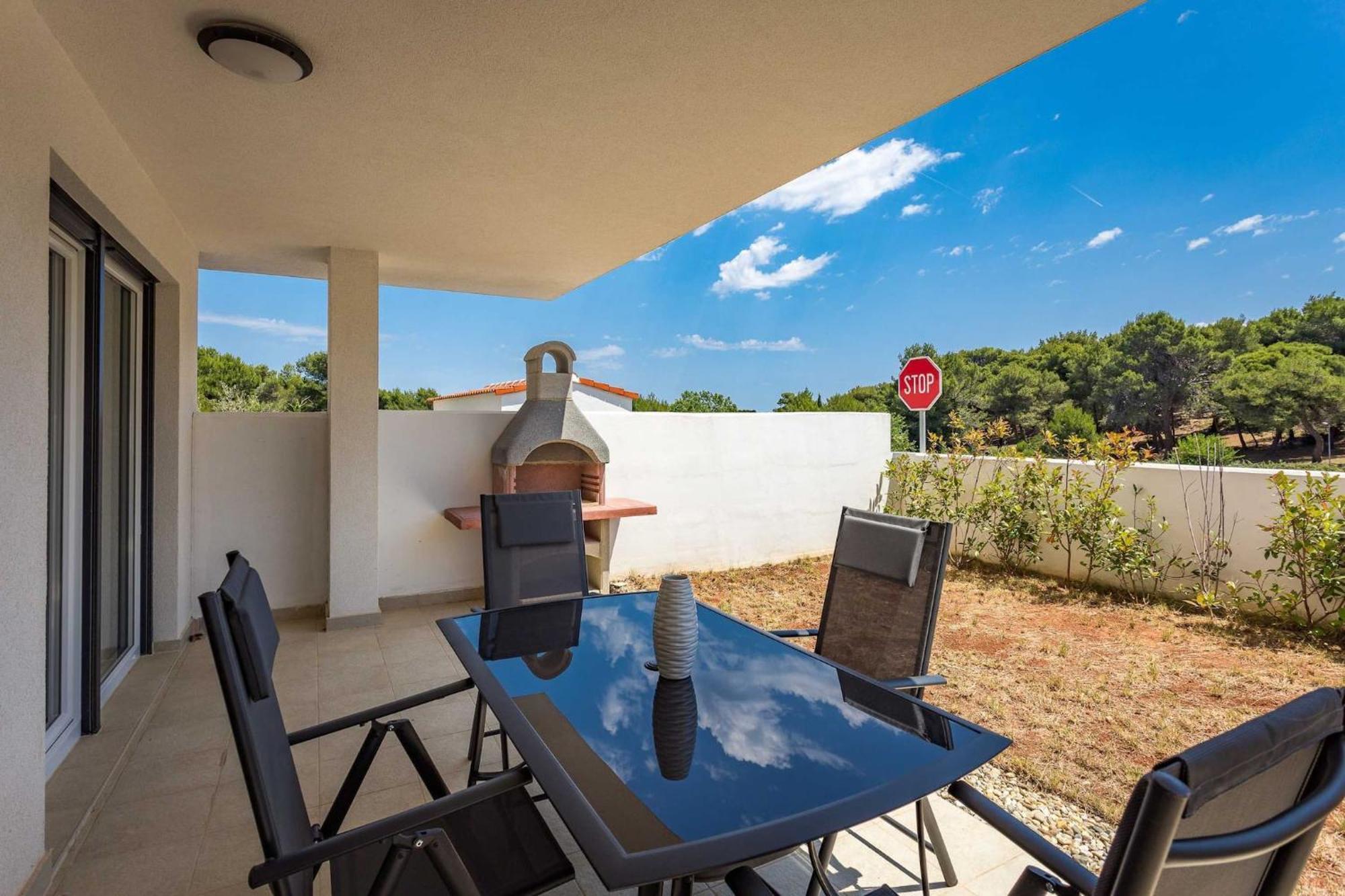 Apartments At Villa Frida Premantura Extérieur photo